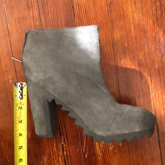 Circus by Sam Edelman Grey suede bootie - Picture 5 of 6